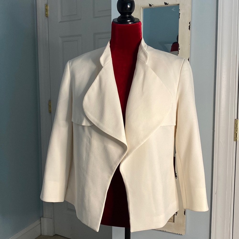 Beautiful and crisp, off-white, drape blazer